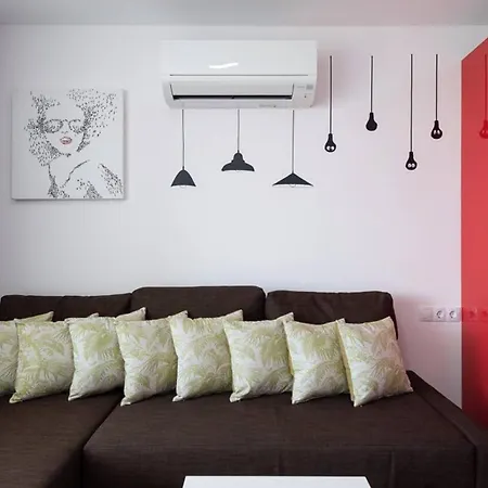 4 Minutes Walk From Yumbo Appartement *