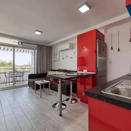 Апартаменты 4 Minutes Walk From Yumbo